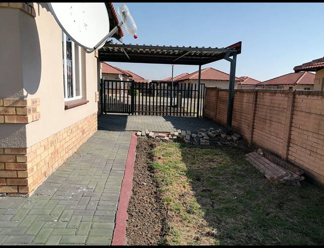 3 BEDROOM HOUSE FOR SALE IN WATERKLOOF HILL ESTATE